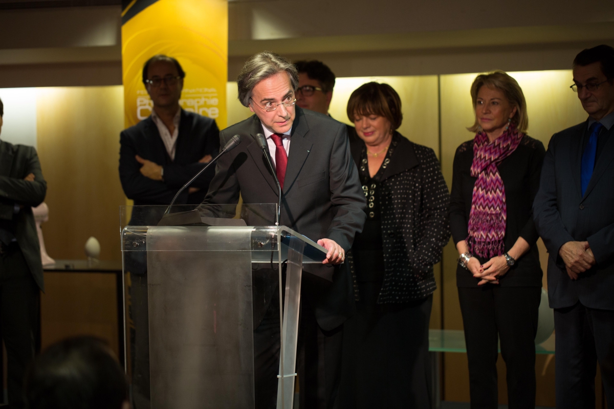 Bourse de Commerce de Paris : remise d'un Diplôme de Mérite et de Prestige National au titre de la photographie du patrimoine gastronomique, devant les membres du jury presse et politique.