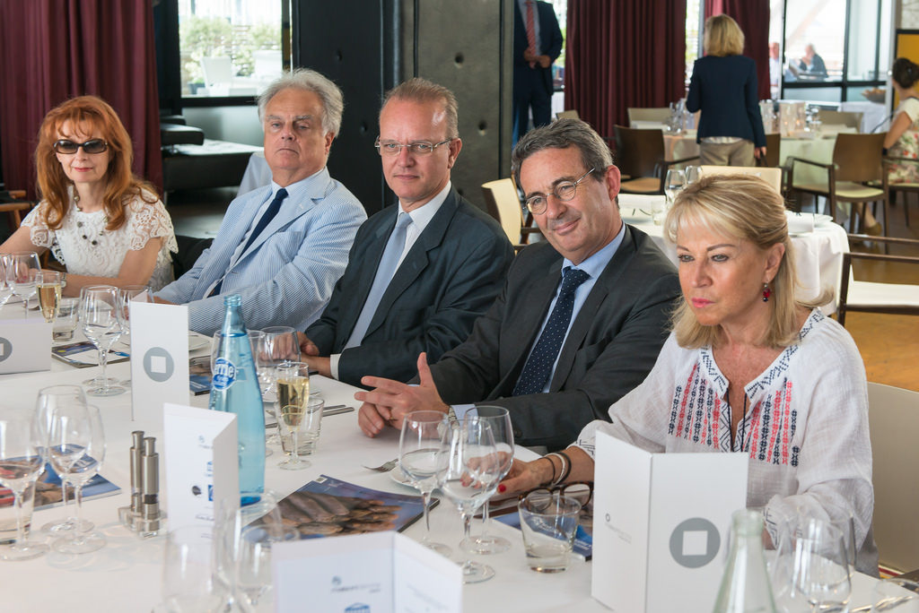 Maison-Blanche : jury pour un Diplôme de Mérite et de Prestige National avec Marie-Christine Delacroix (Le Figaro) Alain Malraux, Laurent de Gaulle, Membres d'honneur, le Député Jean-Christophe Fromantin et Catherine Dumas, ancienne sénatrice, Conseillère Régionale d'Ile de France.